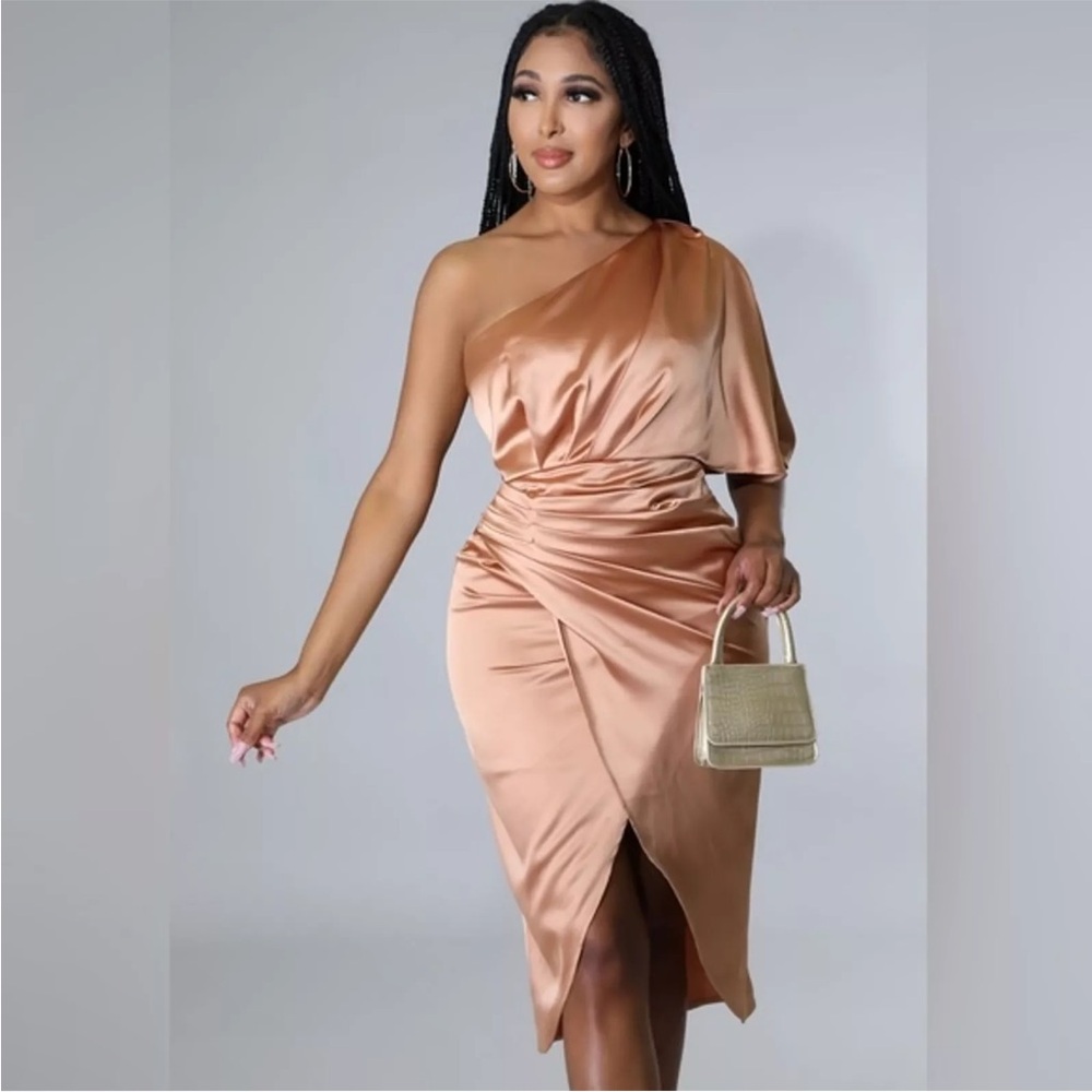 CUPSHE NWT LUX SATIN ONE SHOULDER GLAM APRICOT DRESS SIZE SM ELEGANT PTP 14 L 44 - Picture 3 of 15